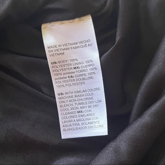 NWOT Chico’s size 2 Feather-Print Satin Shift Dress STYLE: 570307253. (2=12) - Picture 7 of 10